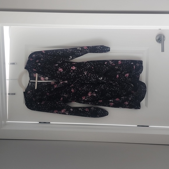 Dress - 4 - Picture 1 of 3